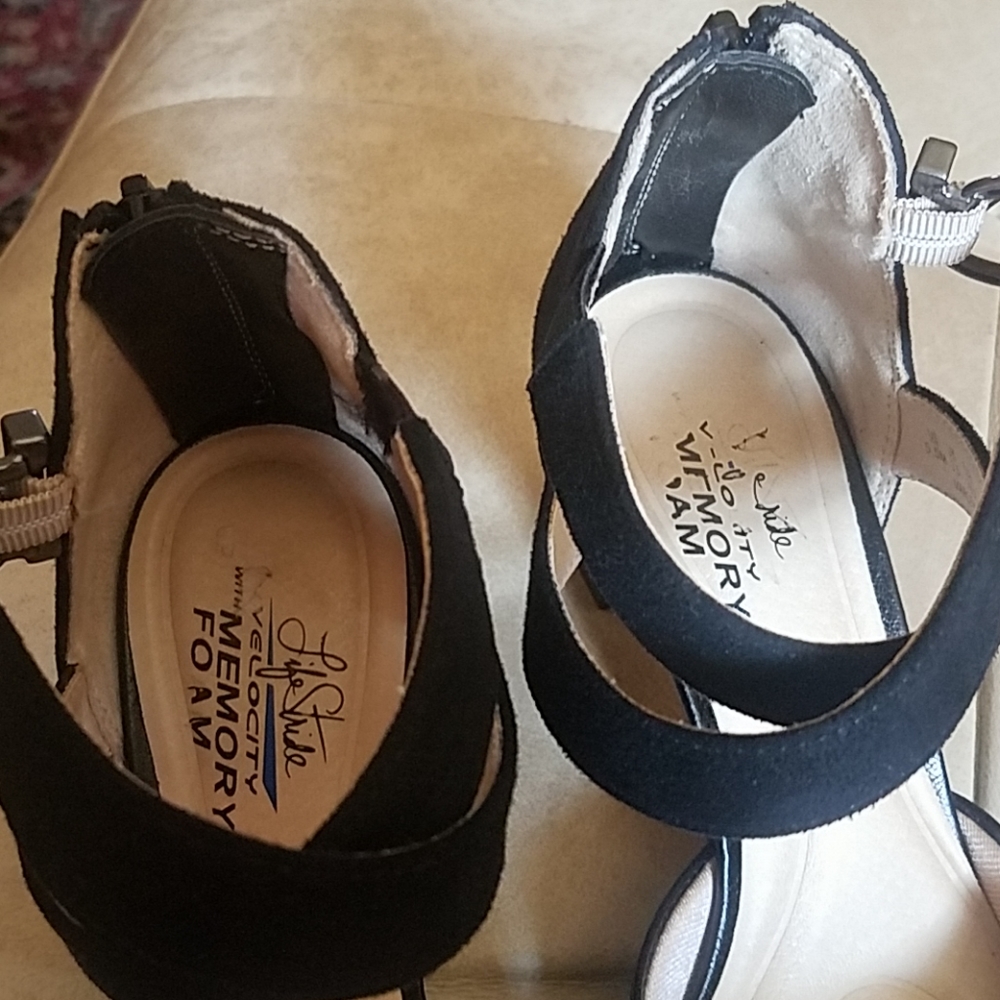 Shoes - Picture 3 of 4